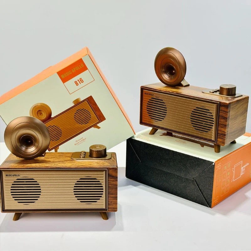 mini kleines altes Holzradio aus Holz Retro Vintage Design